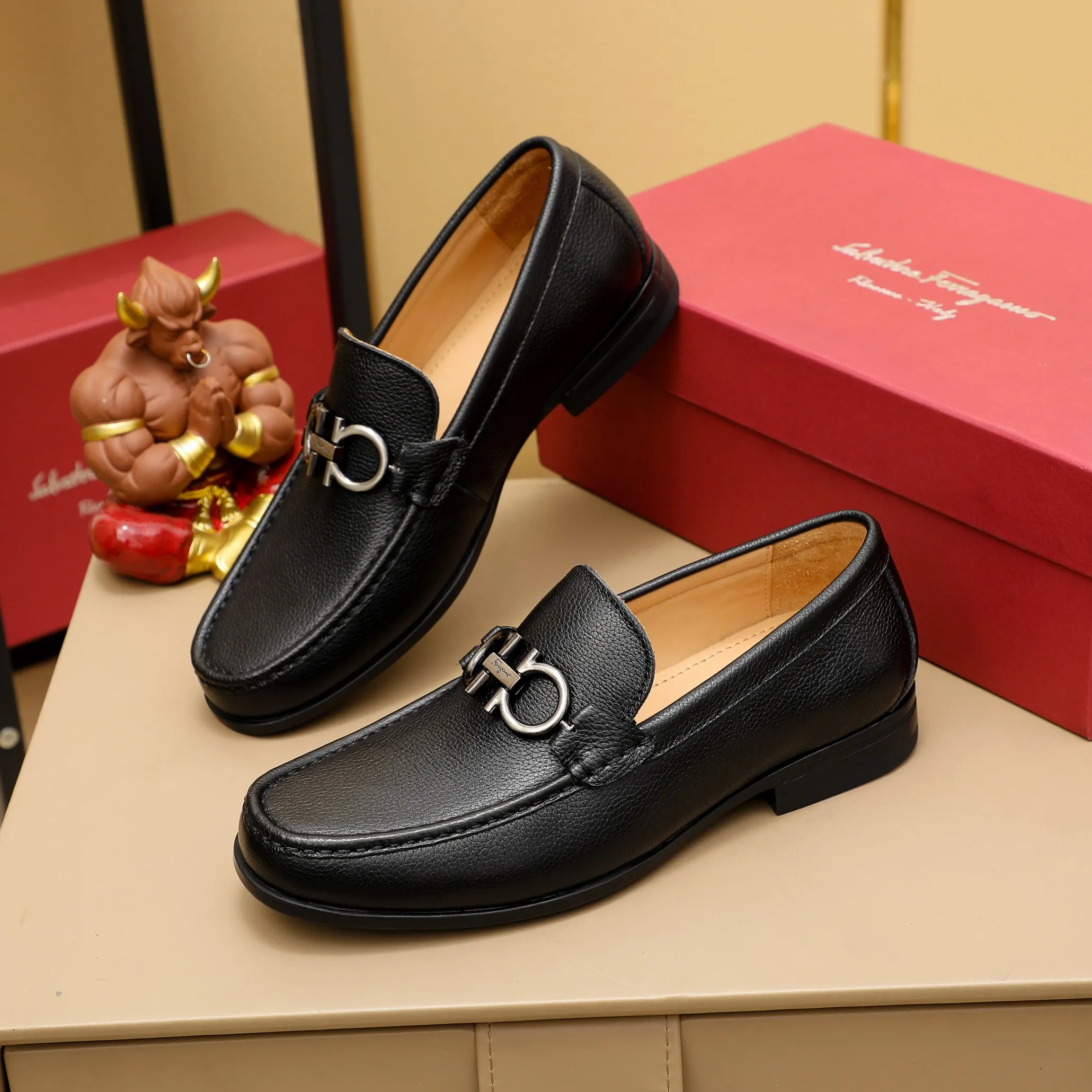 Men's clothing and shoes 💰460 🔥Ferragamo's new men's casual slip-on shoes🇨🇳Official website original 1:1 mold opening, original quality💯Fine workmanship, high-end luxury☘The upper is made of imported Italian first-layer cowhide🌴Luxury🐂leather lining🍓Rubber wear-resistant and non-slip outsole, breathable and comfortable to wear🍍The first choice for high-end men, black, size 38-45